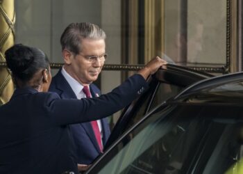 EE. UU. Y China comienzan las conversaciones en medio de tensiones sobre la guerra arancelaria de Trump: NPR