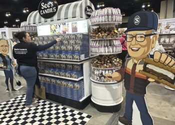 Warren Buffett para retirarse, advierte la guerra comercial nos hará daño: NPR