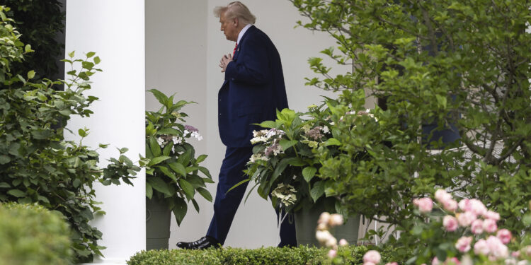 La estrategia de tarifa de mudanza y roto de Trump choca con la realidad