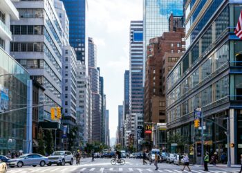 Las expectativas de recesión del CEO disminuyen del susto de abril, dice la encuesta