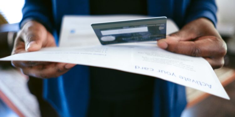 La Fed tenía tasas de interés estables, pero los APR de tarjetas de crédito siguen subiendo