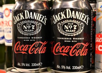 Las existencias que hacen los movimientos más grandes del mediodía: Brown-Forman, cinco debajo, Ciena, PVH, Planet Labs y más