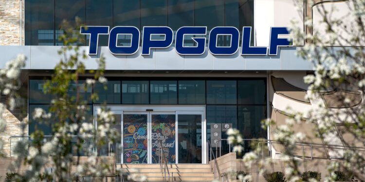 Las acciones de Topgolf salta casi un 15% después de que el director recoge acciones por valor de $ 2 millones