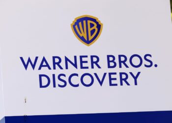 Acciones que realizan los movimientos más grandes del mediodía: WBD, Modg, SATS, AAPL