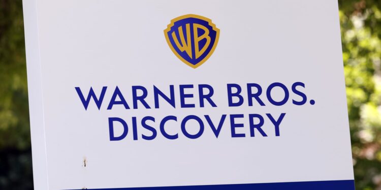 Acciones que realizan los movimientos más grandes del mediodía: WBD, Modg, SATS, AAPL