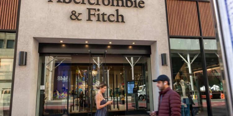 Vail Resorts, Gamestop y más