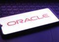 Acciones que realizan los movimientos más grandes del mediodía: Chime Financial, Oracle, Boeing, CuVac, Datadog y más