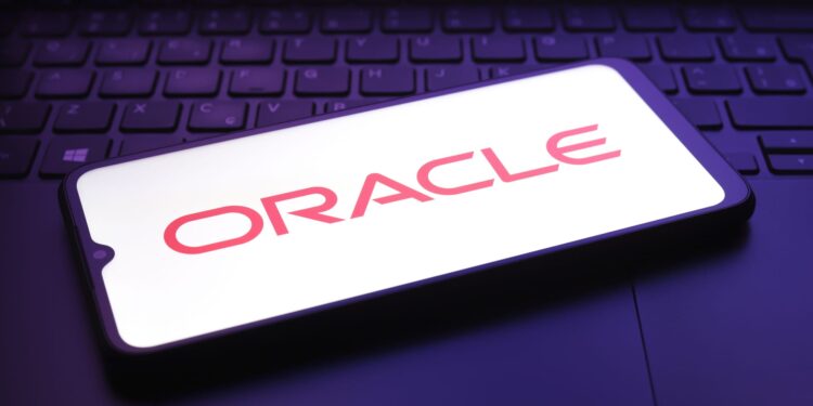 Acciones que realizan los movimientos más grandes del mediodía: Chime Financial, Oracle, Boeing, CuVac, Datadog y más