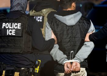 Cómo proteger los activos financieros en medio de las redadas de inmigración, deportaciones