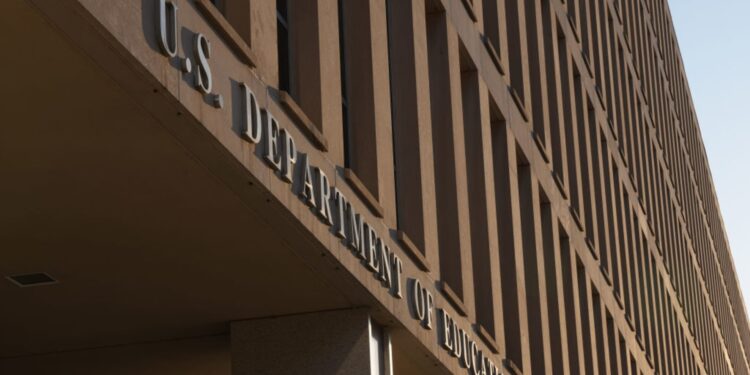 Trump detiene los recortes de beneficios del Seguro Social sobre los préstamos estudiantiles incumplidos