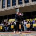 El administrador de Trump busca la prohibición de despido del departamento de educación levantada