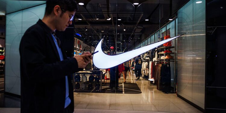 Acciones que realizan los movimientos más grandes Premarket: Nke, Corz, Pony