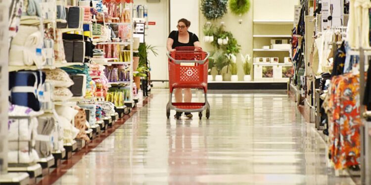 El sentimiento del consumidor lectura de la lectura de un nivel mucho más alto de lo esperado a medida que las personas superan el shock arancelario