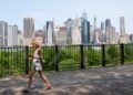 Los viernes de verano son cada vez más raros a medida que los horarios híbridos ganan vapor