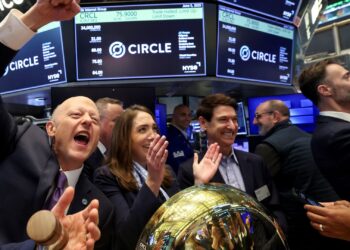 TSLA, CRCL, AVGO, LULU Y MÁS