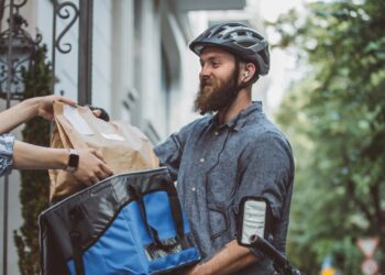 La deuda es una ‘fuerza creciente’ que influye en las elecciones de los solicitantes de empleo, dice el experto