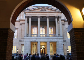 Estados Unidos y China acuerdan reanudar la tregua comercial después de que las tensiones aumentaron