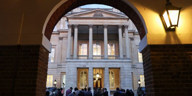 Estados Unidos y China acuerdan reanudar la tregua comercial después de que las tensiones aumentaron