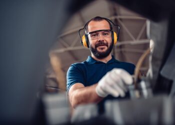 Los datos de BLS muestran que las oportunidades de empleo de los hombres blancos disminuyen en los últimos meses