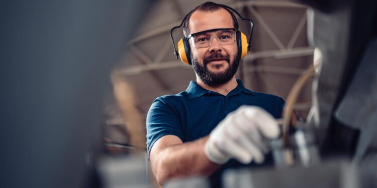 Los datos de BLS muestran que las oportunidades de empleo de los hombres blancos disminuyen en los últimos meses