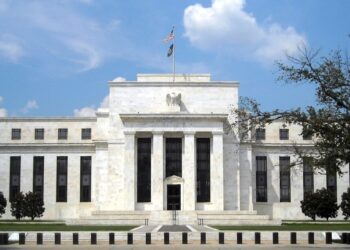 Los lentos recortes de tarifas de la Fed en 2025 mantienen las ventas de viviendas en el hielo