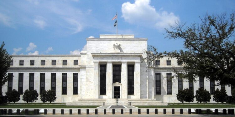 Los lentos recortes de tarifas de la Fed en 2025 mantienen las ventas de viviendas en el hielo