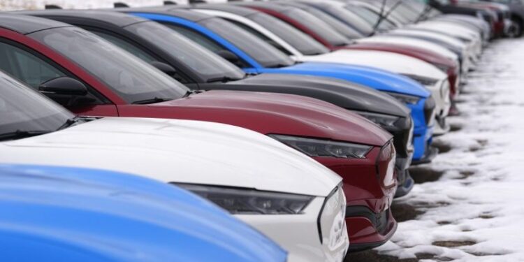 Ford recuerda 197,000 autos por un tema que puede atrapar a los pasajeros