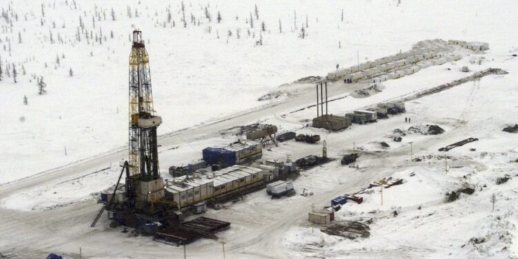 La mayoría de los estadounidenses respalda sanciones a Rusia, aliados que compran petróleo: encuesta