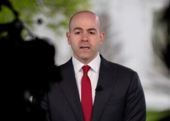 El asesor económico de Trump advierte sobre la recesión si se retrasa el “proyecto de ley grande y hermoso”