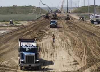 Duffy amenaza con tirar de la financiación ferroviaria de alta velocidad de California