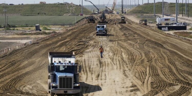 Duffy amenaza con tirar de la financiación ferroviaria de alta velocidad de California