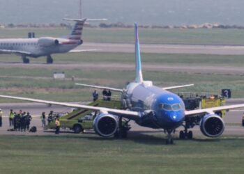 JetBlue Flight sale a la pista en Boston