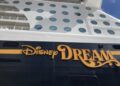 2 personas, incluido un niño, rescatados después de ir por la borda en el crucero de Disney: informes