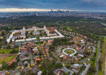El edificio del gobierno para ser demolido para 500 casas nuevas en $ 2 millones+ hotspot