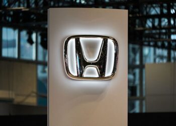 Honda dice que lanzó con éxito y consiguió un cohete reutilizable