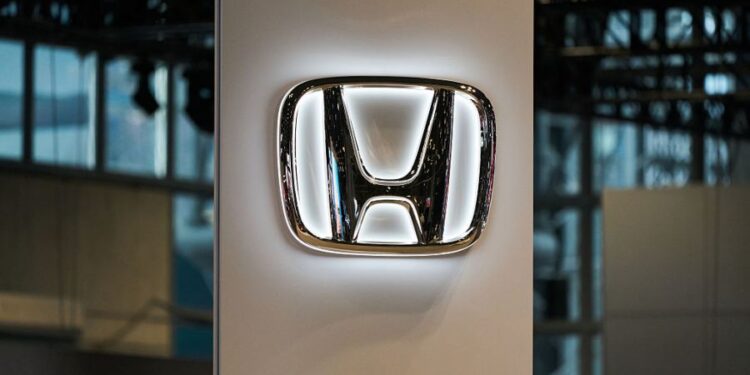 Honda dice que lanzó con éxito y consiguió un cohete reutilizable