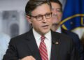House GOP aprueba el primer lote de recortes de dux a la transmisión pública, USAID