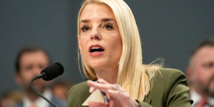 Bondi, Merkley Tussle sobre la cena de monedas de meme de Trump