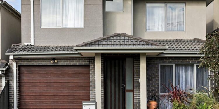 Batalla de compradores de la primera casa por $ 640K Glenroy Townhouse