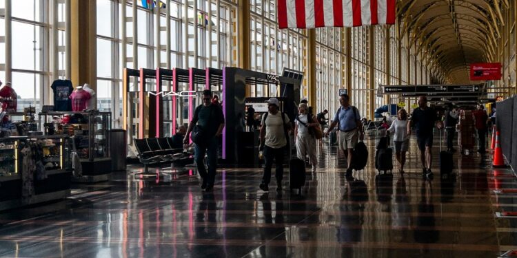 El aeropuerto nacional de DC cerrará durante la fiesta del 14 de junio del ejército