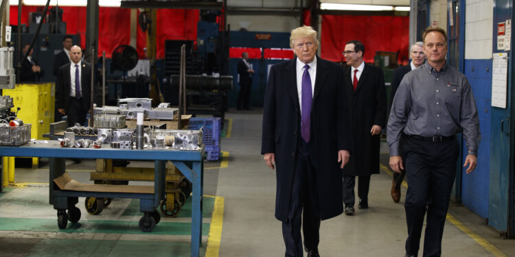 Trump quiere un auge de fabricación. La industria es el pandeo.