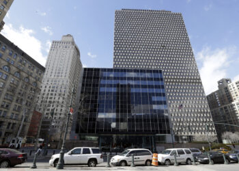 El tribunal federal restablece temporalmente los aranceles de Trump en docenas de países