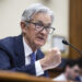 A medida que Trump sale, Powell les dice a los legisladores que no tiene prisa por tasas más bajas