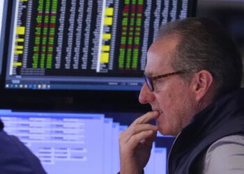 Las acciones asiáticas se deslizan mientras que los precios del petróleo aumentan después de la huelga de Israel en Irán: NPR