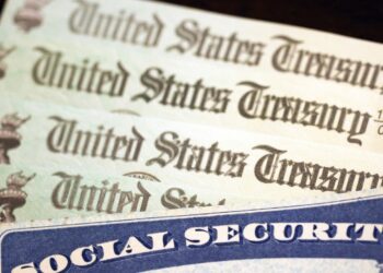 Los beneficios del Seguro Social enfrentan grandes recortes en 8 años, a menos que el Congreso actúe: NPR