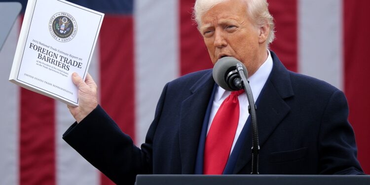 Los CEOs de Wall Street pasan por las cinco etapas del dolor tarifa: NPR