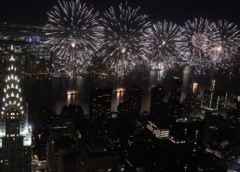 Los aranceles pueden sacar la chispa del 4 de julio fuegos artificiales este año: NPR