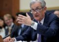 El presidente de la Fed, Powell, dice que los aranceles garantizan precaución en los recortes de tarifas: NPR