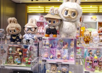 ‘Labubu’ es un juguete lujoso que está causando un frenesí. Aquí está su historia de origen: NPR