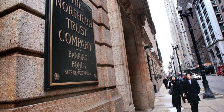 TSLA, NTRS, Dash, XOM y más